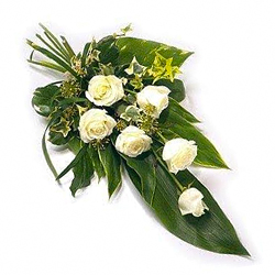 Buchet funerar trandafiri albi